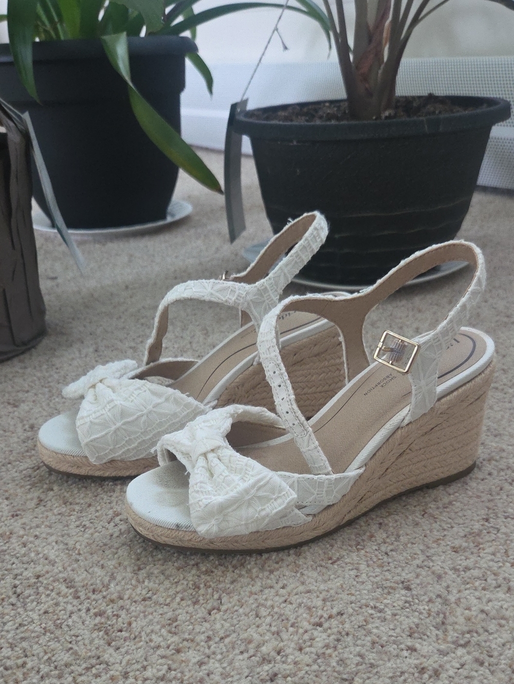 Life Stride White Lace Bow Espadrille Wedge Sandals